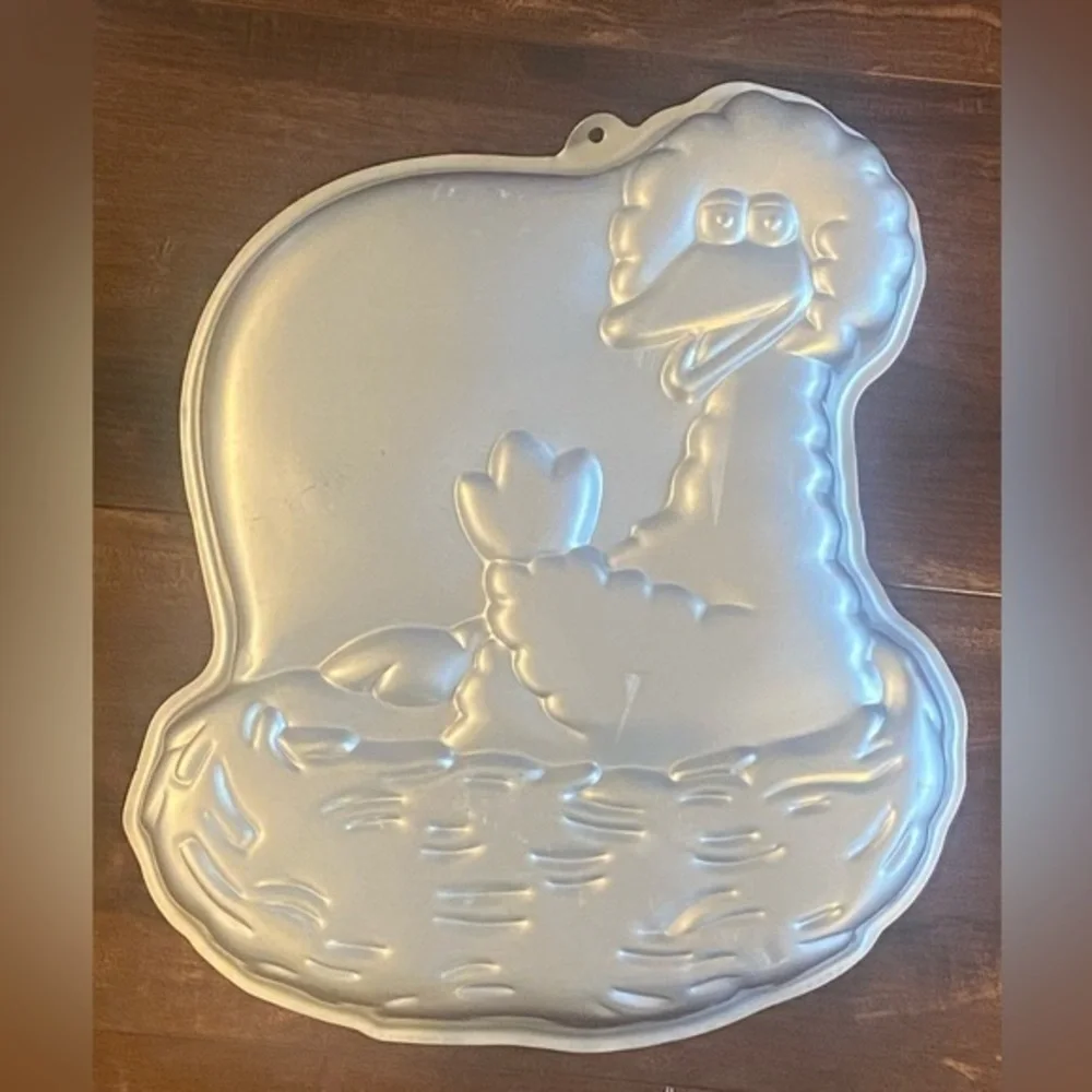 Vintage 1989 Wilton Metal Cake Pan Sesame Street Big Bird In Nest